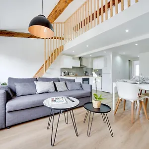 Apartment Confortable Rooftop View, Avignon